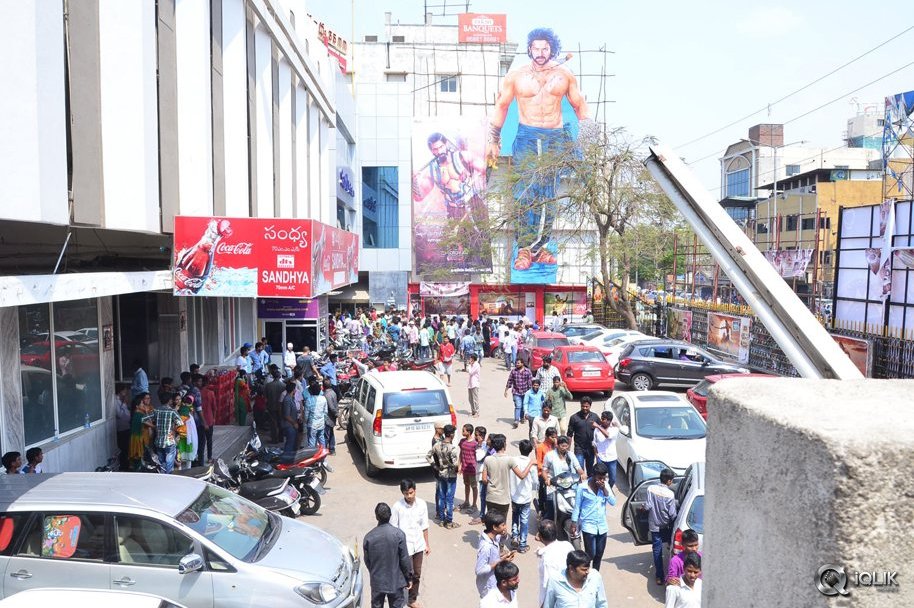 Baahubali-2-Hungama-at-RTC-X-Roads